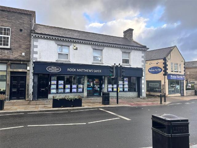 Priestpopple, Hexham, Northumberland. 2 bed apartment to rent £800 pcm £185 pw