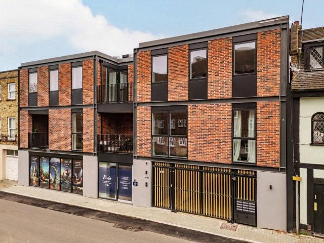 Priests Bridge, East Sheen, London SW14, 1 bed flat to rent, £2,150 pcm | PrimeLocation