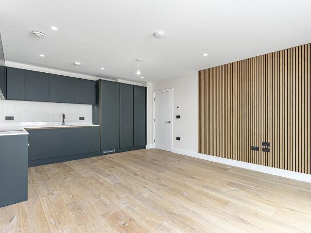 Priests Bridge, East Sheen, London SW14, 2 bed flat to rent, £2,750 pcm | PrimeLocation