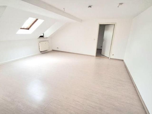 Prima 3 Raum DG Whg. m. neuer EBK nahe Zentrum