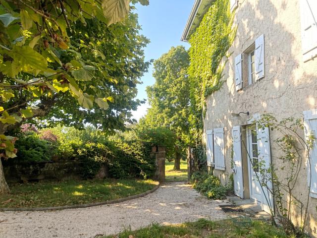 PRIMARETTE belle Bâtisse 280m2 avec terrain attenant de 2 hectares