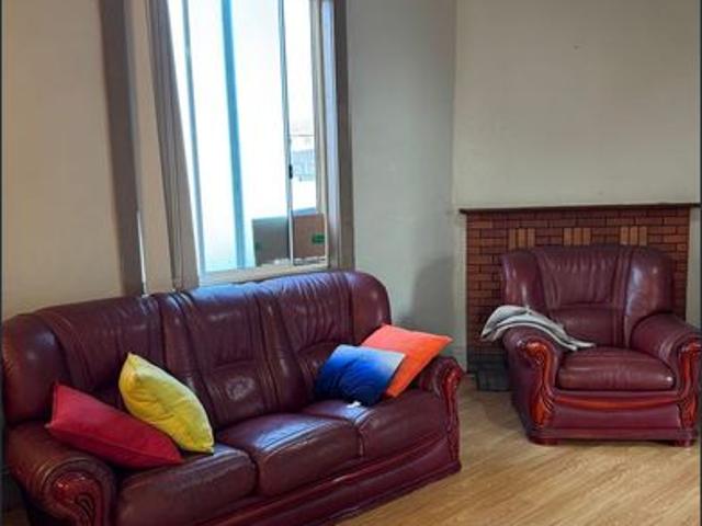 Prime 4BR Home | 30s to Bus, 10m to Train | Top Schools