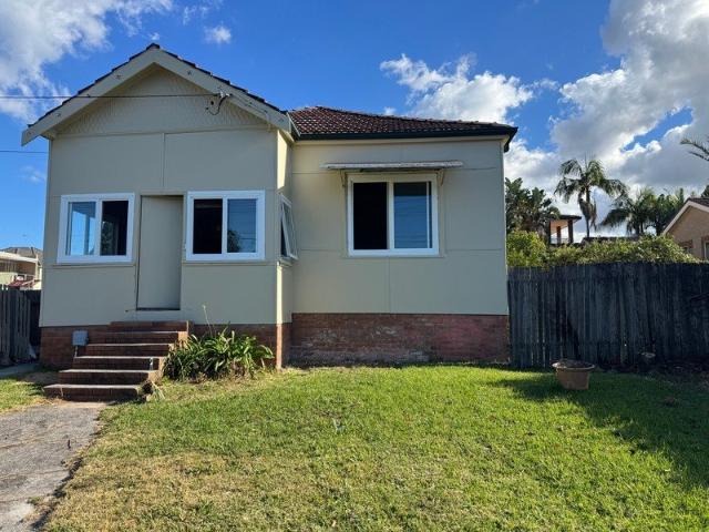 Prime 4BR Home | 30s to Bus, 10m to Train | Top Schools