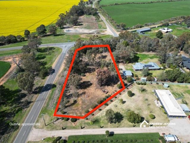 Prime 5029m² Block Rural Feel, Town Convenience!