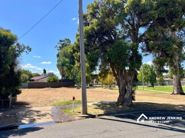 Prime 579m² Block Next to Park