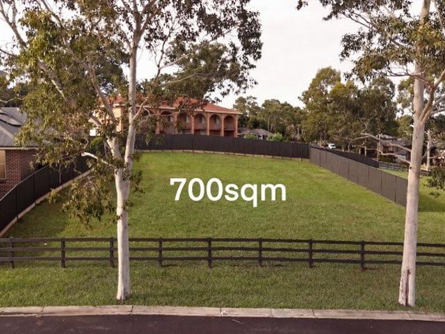 Prime 700sqm Vacant Land in a Picturesque Neighborhood