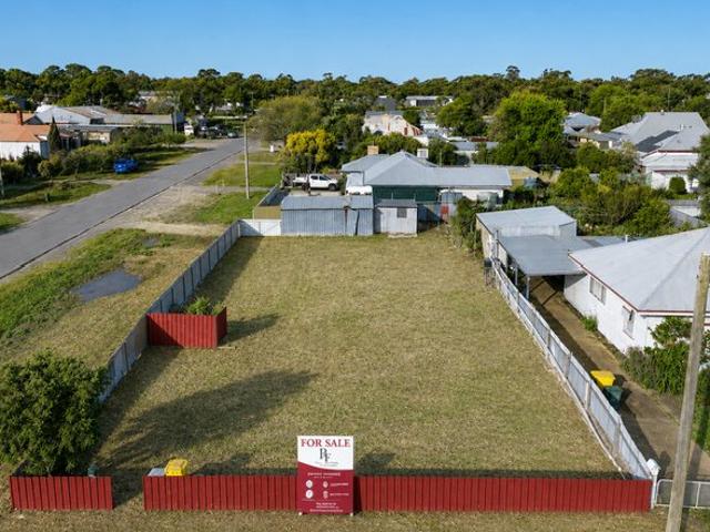 Prime 702m² Block Fully Fenced With Shedding and Water connected Build Your Future in Warracknabeal