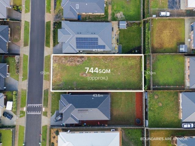 Prime 744m² Block with walk to everything location