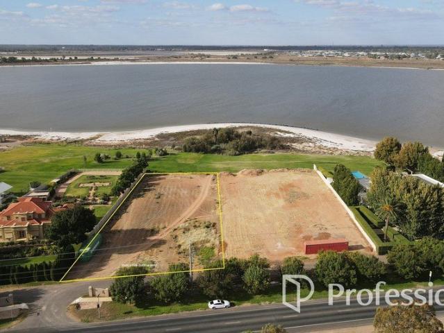 Prime 1 Acre Residential Land Overlooking Lake Hawthorn