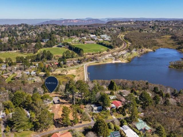 Prime 1,393sqm Block with Lake Outlook and Short walk to Town