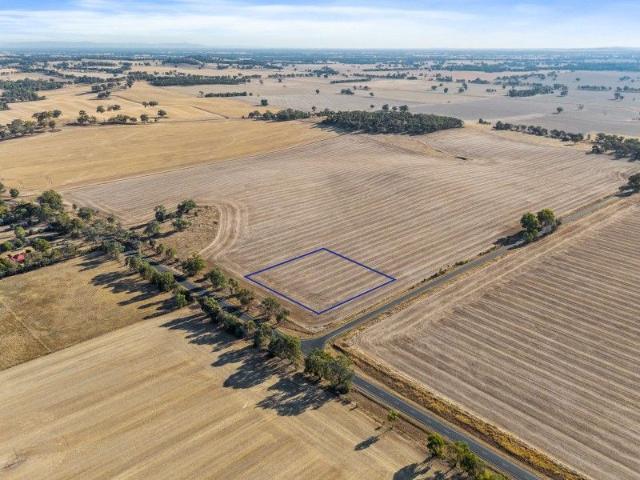 Prime 1.5 Acre Parcel in North East Victoria's Heartland