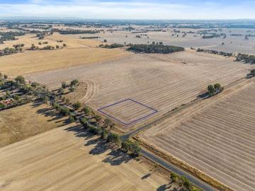 Prime 1.5 Acre Parcel in North East Victoria's Heartland