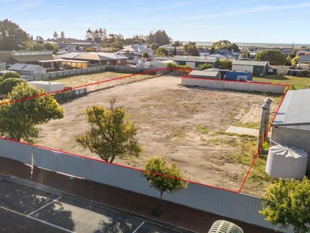 Prime 1,800m² Development Opportunity in the Heart of Kingston SE!