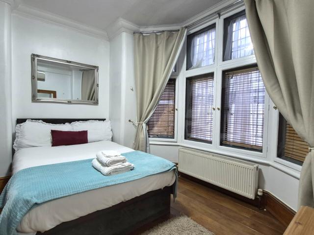 Prime 2 Bed Apartment in Warwick House Street, Moments from Charing Cross