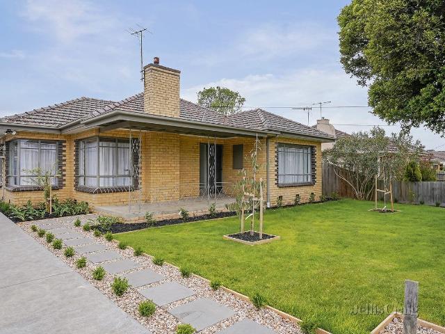 Prime 3 Bedroom Home Moments from Monash University