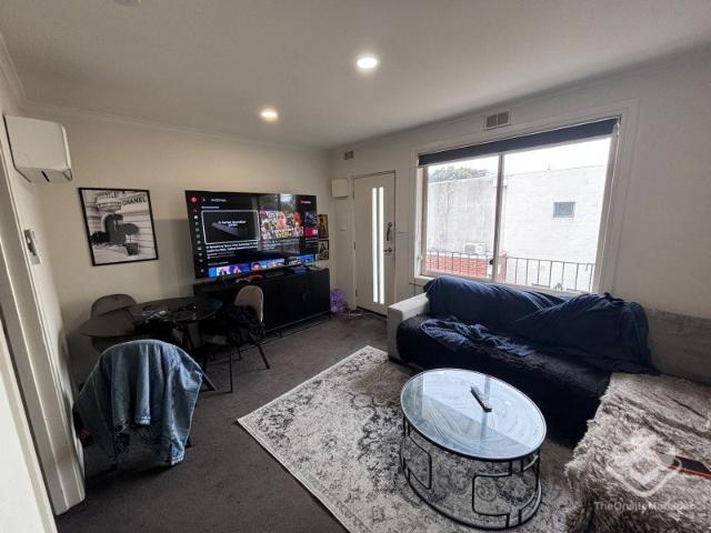 Prime Thornbury Position ? Walk to High St Cafes & Trams