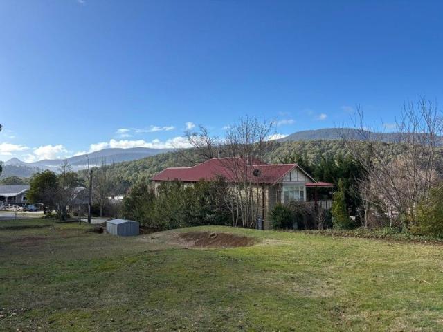 Prime Vacant Land 1011m² with Sweeping Views & Exceptional Location