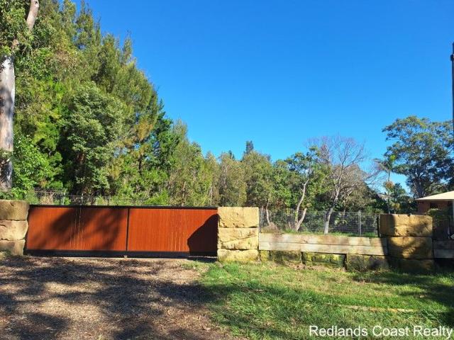 Huge Waterfront 2494 m2 Block with Development Approval and Infrastructure in Place. Potential Plus!