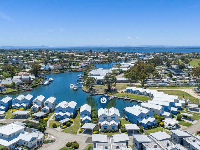 PRIME WATERFRONT HOLIDAY RENTAL