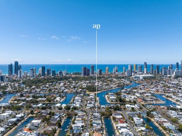 Prime Waterfront Living in Prestigious Cristobel Court