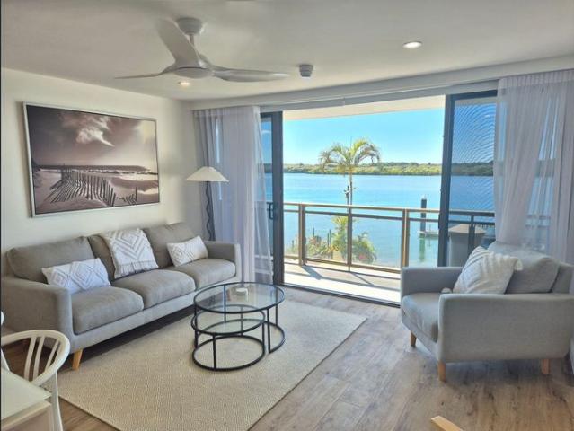 PRIME WATERFRONT POSITION FULLY FURNISHED 2 BEDROOM APARTMENT