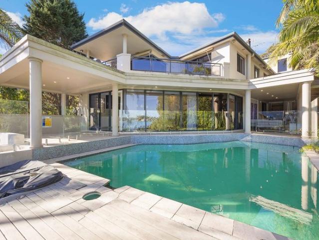 PRIME WATERFRONT RESIDENCE