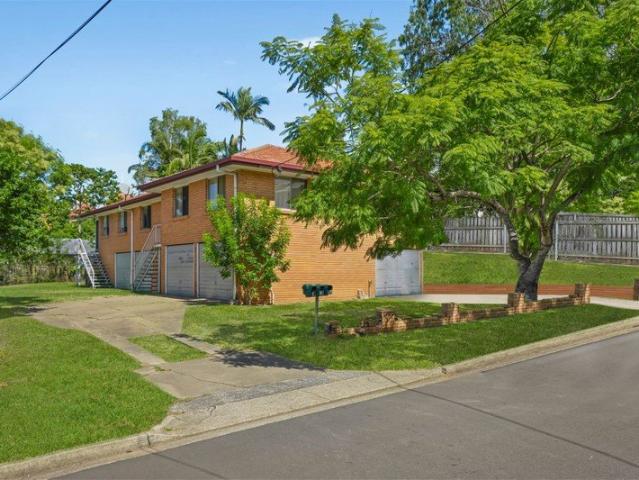 Prime Windsor Opportunity 810m² Across Two Lots with Holding Income