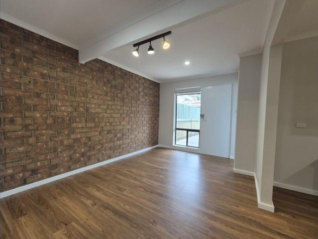 Prime Woodville North Living: Fully Updated 3 Bed Townhouse