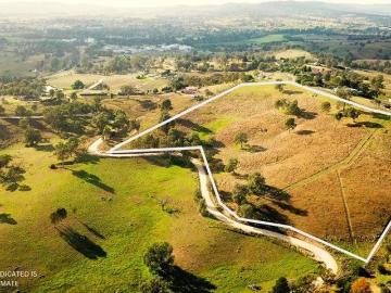 PRIME ACREAGE WITH STUNNING VIEWS IN COOPERS GULLY