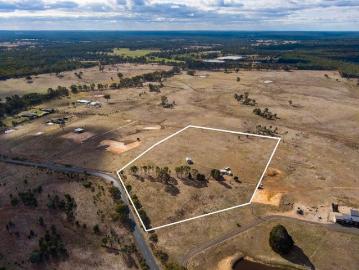 Prime Acreage 11.2 Acres 4.55 ha in a Convenient Location in Axe Creek