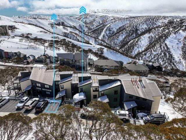 Prime Alpine Position with Private Parking & Panoramic Mountain Views