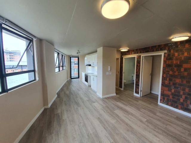 Prime Apartment in Obs Court. Available Now!