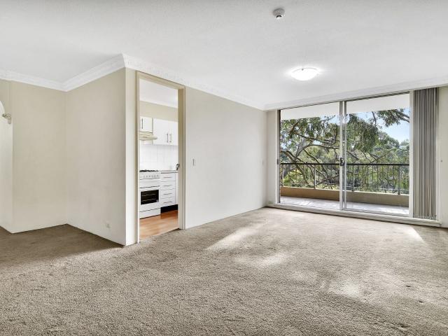 PRIME ARTARMON LOCATION CLOSE TO SCHOOLS, SHOPS & RAIL