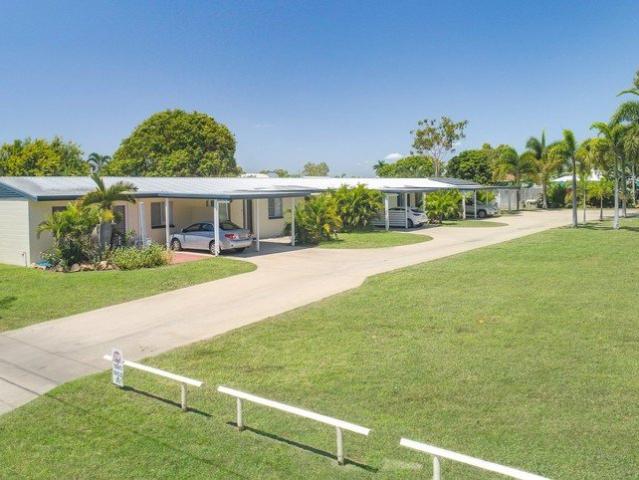 PRIME BEACH LOCATION $385PW