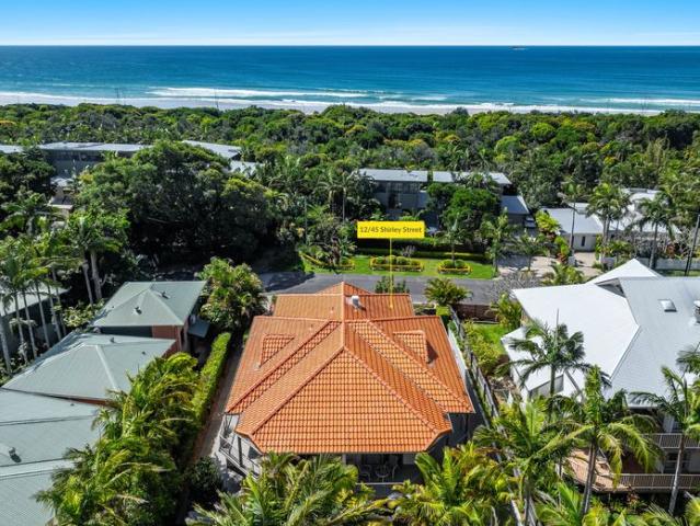 Prime Beachside Apartment: Byron Bay Lifestyle at Your Doorstep
