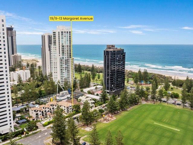 Prime Beachside Apartment in the Heart of Broadbeach Meters From the Beach