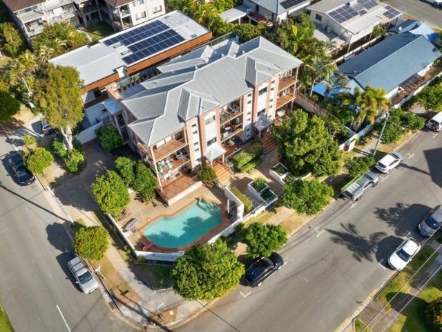 Prime Beachside Apartment 2 Bed, 2 Bath, 2 Car Spaces
