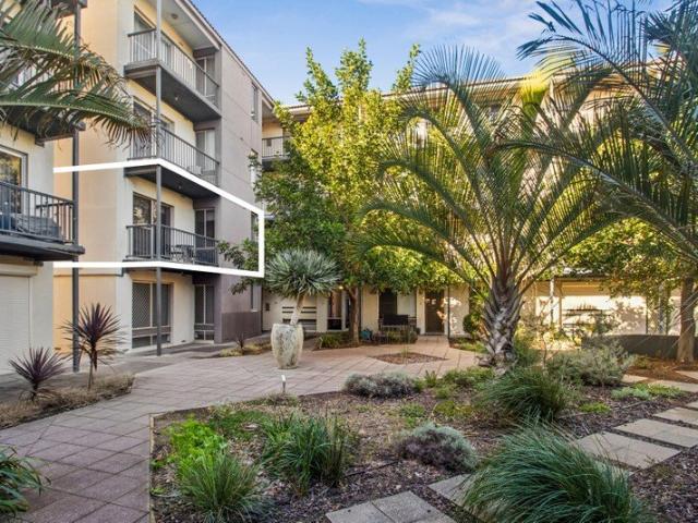 Prime Beachside Living with Henley Square at Your Doorstep