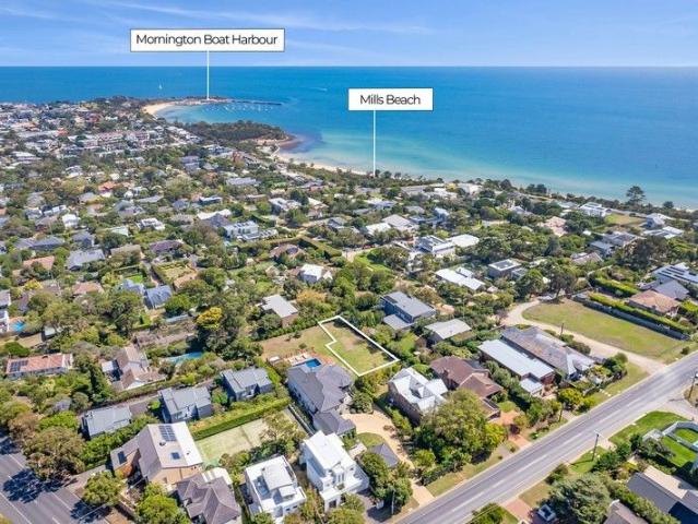 Prime Beleura Hill Opportunity with Bay Views