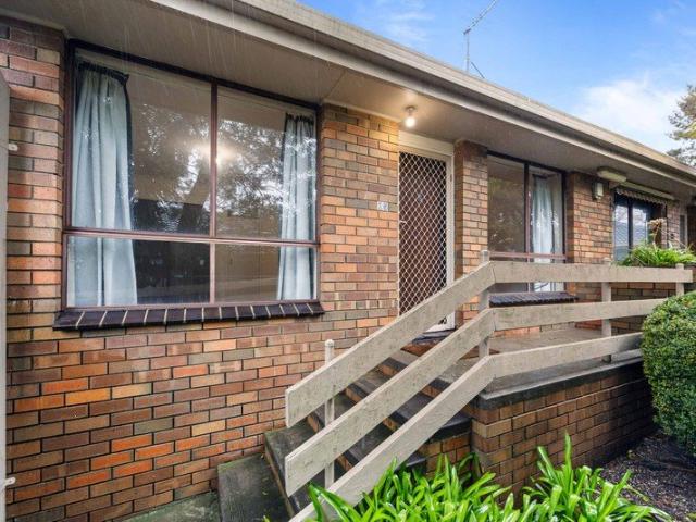 Prime Black Hill Position with Everyday Convenience
