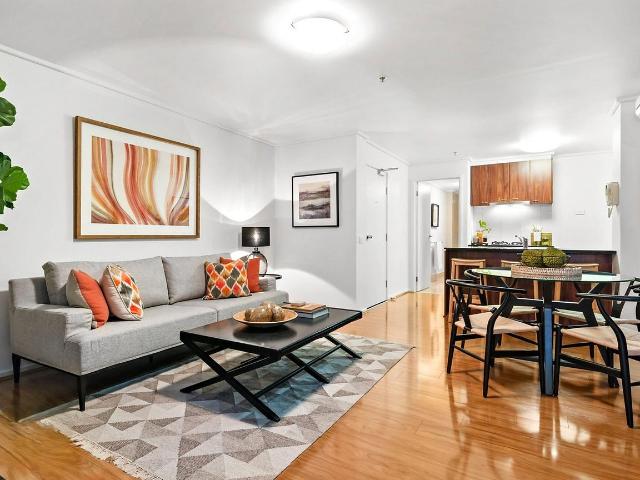 Prime CBD Location Close to University of Melbourne and Trains