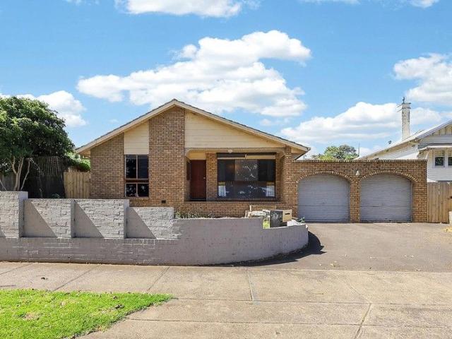 Prime CBD Living Spacious, Private & Move In Ready