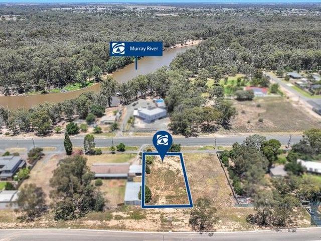 Prime central lot opposite the Murray River