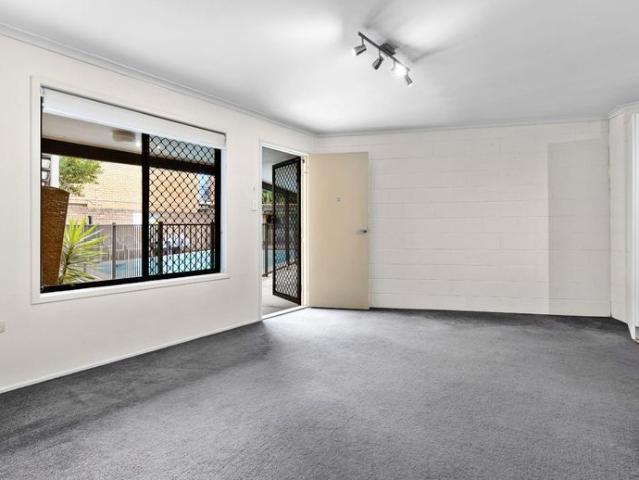 Prime Chevron Island Location – Walk to Cafés & Beaches