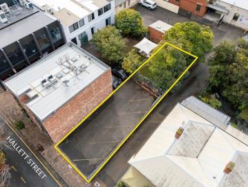 Prime City Fringe Opportunity in a Coveted Lifestyle Pocket