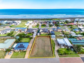 Prime Coastal Allotment in the Heart of Middleton