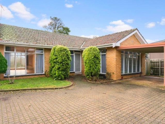 Prime Coastal Comfort & Convenience in the Heart of Frankston