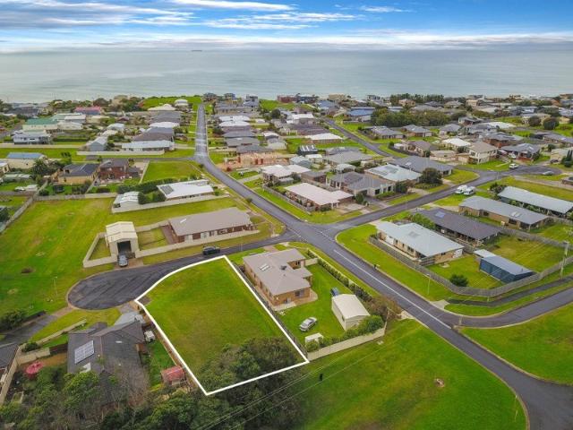 Prime Coastal Living Awaits!