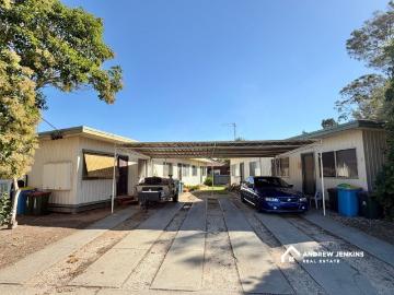 Prime Cobram Investment 5 Unit Complex with Strong Returns