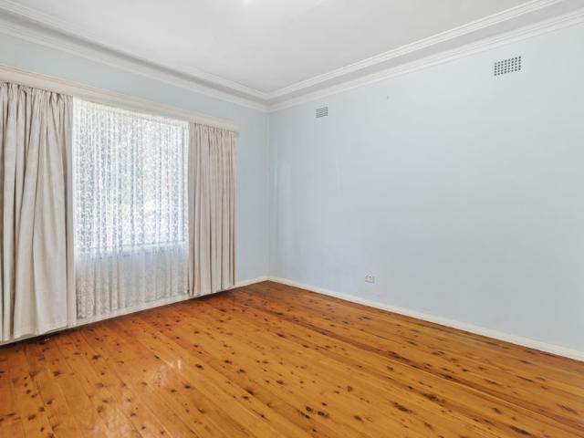Prime Corner Block 713SQm approx with Dual Street Frontage Growth Potential in Morisset